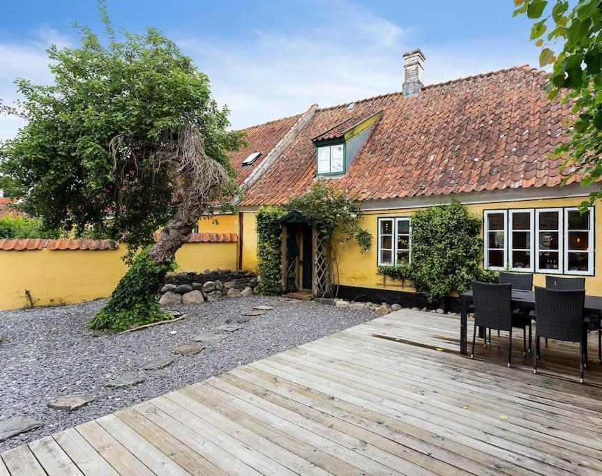 Idyllisk, Historisk Byhus Ved Fjorden I Mariager Exterior photo
